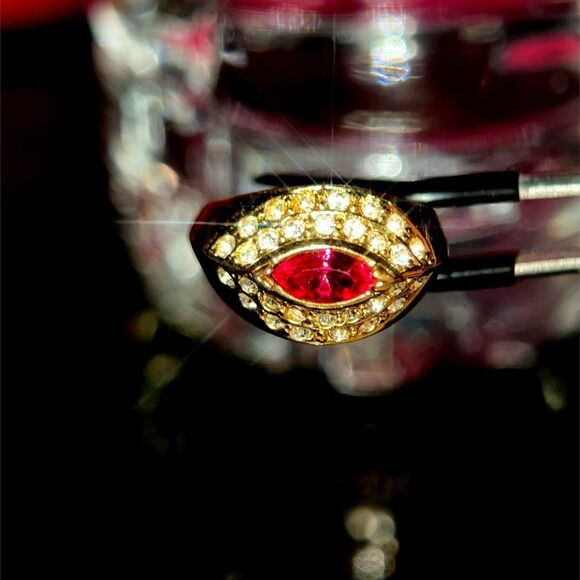 18K GE Red/White Stone Ring - Picture 6 of 9